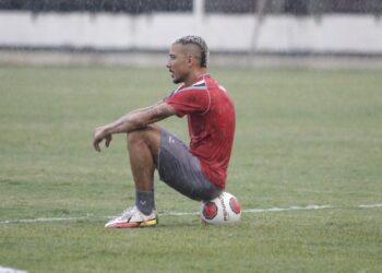 Após ato de indisciplina, Santa Cruz anuncia saída de Hugo Cabral