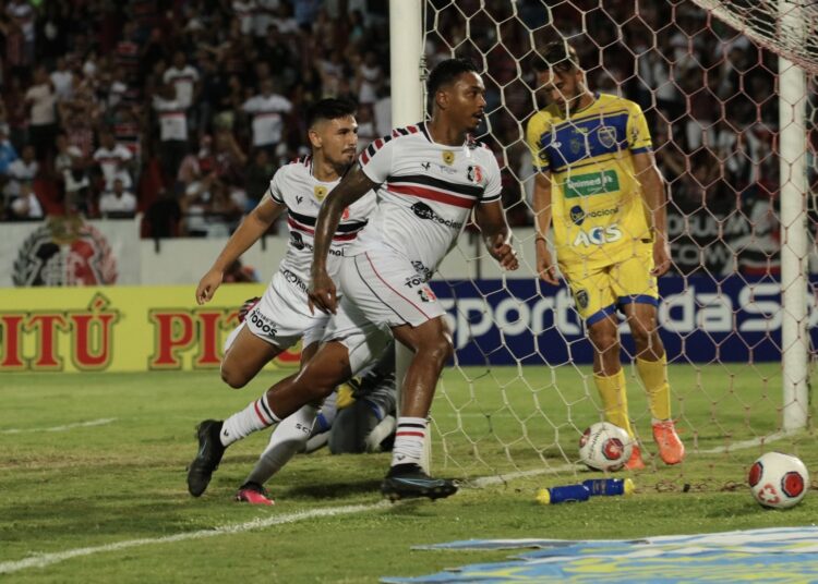 Santa Cruz consegue a primeira vitória no Pernambucano contra o Caruaru City