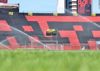 Ilha do Retiro e Arena tem gramados vetados e partida entre Sport x Íbis é adiada