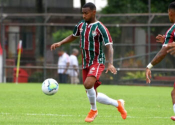 Náutico oficializa a contratação do volante Nathan; atleta vem do Fluminense