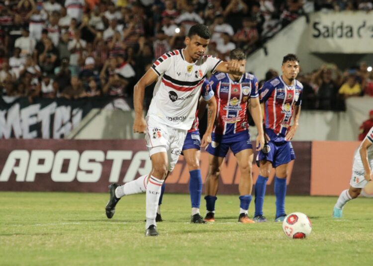 Santa Cruz sofre, mas consegue empate no final com Afogados