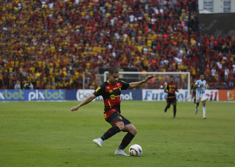 Sport acerta empréstimo do meia Thiago Lopes para o Vitória