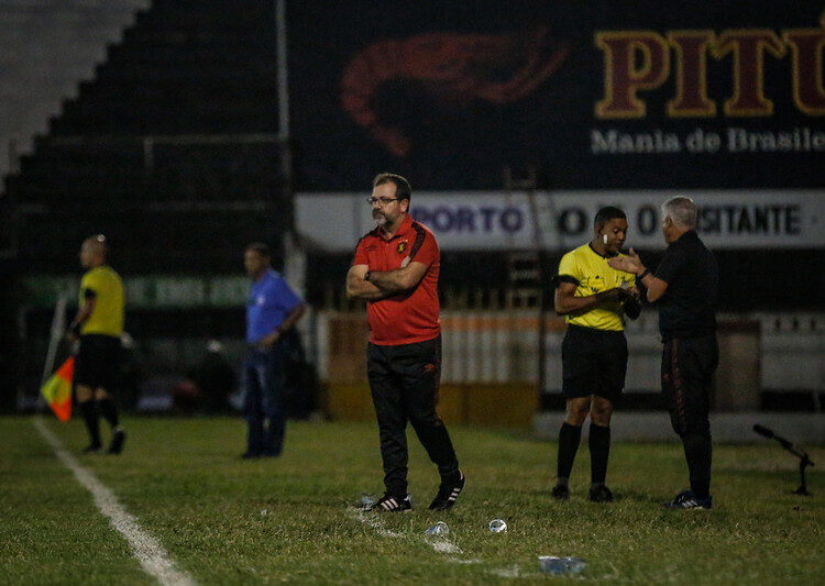Enderson Moreira lamenta empate do Sport contra o Porto e afirma: “Não poupamos ninguém”