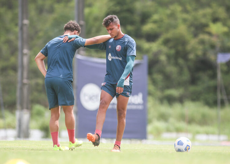 Gabriel Santiago treina e vira opção no Náutico para enfrentar o São Bernardo