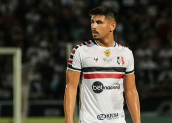 Anderson Ceará recebe elogios do treinador após voltar a jogar pelo Santa Cruz