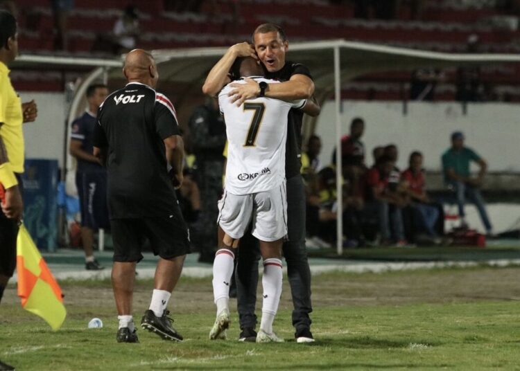 Santa Cruz: Ranielle Ribeiro elogia Lucas Silva e explica ausência de Anderson Ceará entre os relacionados