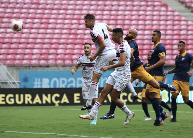 Santa Cruz sai na frente, mas cede empate ao Retrô na Arena de Pernambuco
