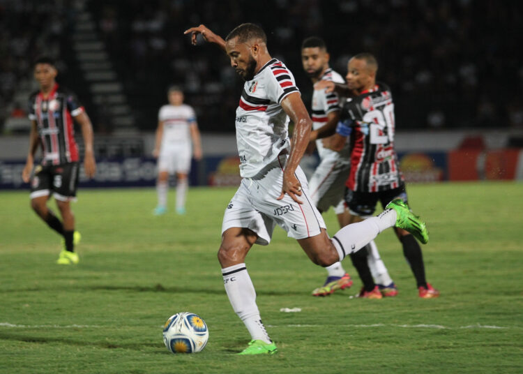 “Algumas vezes o cansaço bate”, diz Arthur Santos sobre queda de rendimento do Santa Cruz, mas projeta evolução