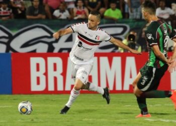 Pipico marca, mas Santa Cruz amarga mais um empate no Arruda