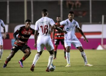 Náutico vira para cima do Vitória, 3×2, no Barradão