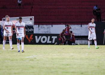 Confira os memes após a derrota do Santa Cruz para o Íbis no Campeonato Pernambucano