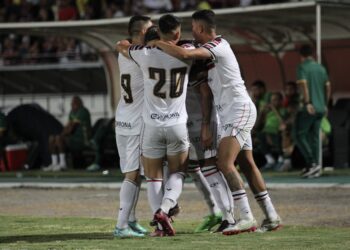 Ranielle Ribeiro elogia equipe do Santa Cruz após vencer o Sampaio Corrêa: “Jogo sólido e intenso”