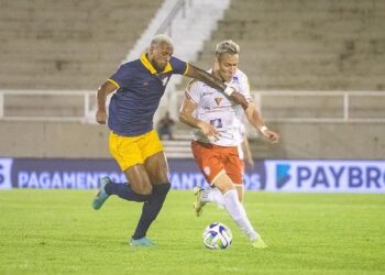 Árbitro de Tombense x Retrô é punido após pênalti mal marcado; time quer anulação do jogo