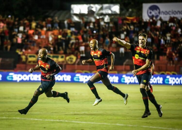 Gramado da Ilha do Retiro vira uma piscina e Sport x ABC é suspenso no segundo tempo