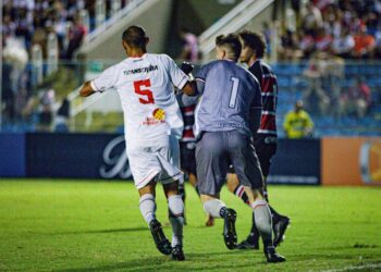 “Não tivemos competência para definir o jogo”, diz Ranielle Ribeiro após derrota do Santa Cruz