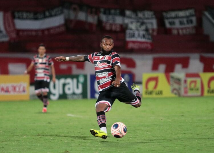 Santa Cruz oficializa a volta do meia Chiquinho