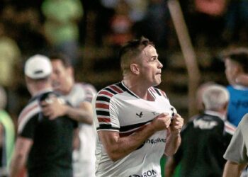 Pipico empata aos 49 do 2º tempo e classifica Santa Cruz na Copa do Brasil