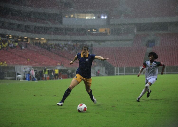 Retrô bate o Salgueiro por 3×1 e enfrenta o Sport na final do Pernambucano