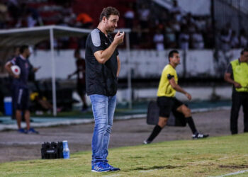 Felipe Conceição lamenta eliminação do Santa Cruz e ressalta objetivo na Série D