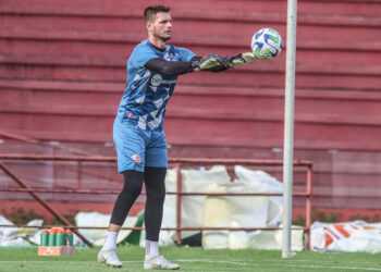 Náutico: Vagner sente incômodo no joelho e vira dúvida para enfrentar o Cruzeiro
