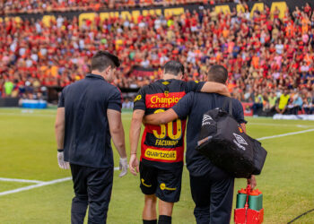 Facundo Labandeira tem trauma no joelho e deve desfalcar o Sport por um mês