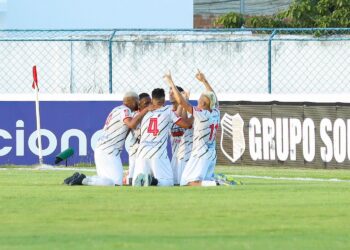 Petrolina elimina Santa Cruz nos pênaltis e pega o Sport nas semifinais