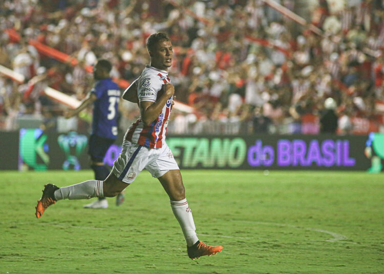 Vágner fecha o gol e Gabriel Santiago dá vitória ao Náutico sobre Cruzeiro