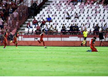 Salgueiro derruba Náutico nos pênaltis e pega Retrô nas semifinais do Pernambucano