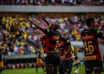 Com gol de Vágner Love aos 49, Sport vence Retrô na Arena