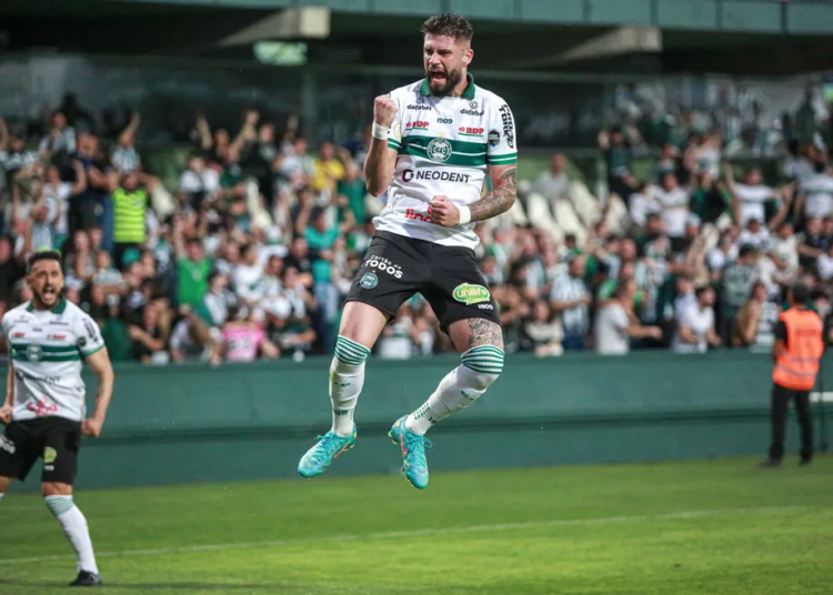 Sport encaminha chegada do atacante Fabrício Daniel do Coritiba