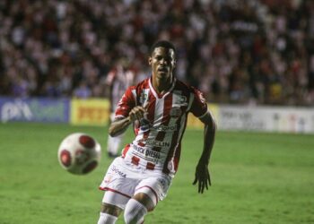 Santa Cruz acerta empréstimo do meio-campo Wagninho do Náutico