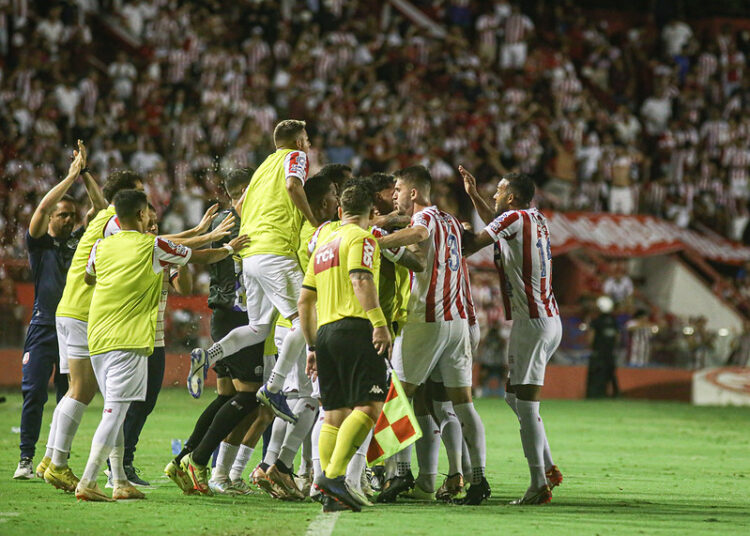 Náutico consegue virada contra o São José-RS e vence a primeira na Série C
