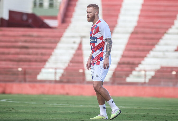 Náutico: Souza declara que elenco está na expectativa por novo treinador