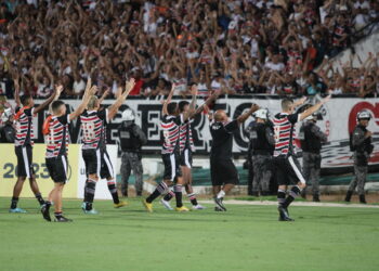 Felipe Conceição busca melhorar equilíbrio na equipe do Santa Cruz