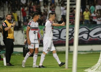 Com gol de Pipico, Santa Cruz larga com vitória na Série D