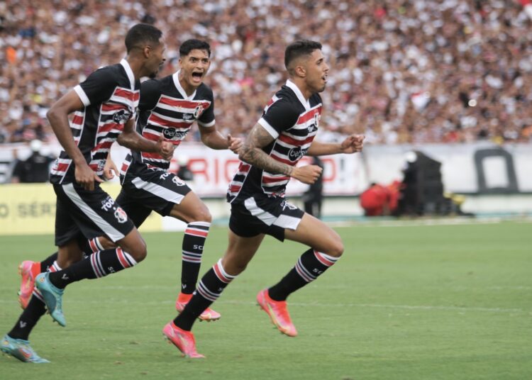 Diante de 30 mil torcedores, Santa Cruz vence Campinense no Arruda