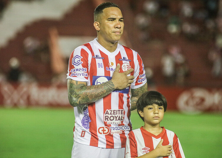 Jael enxerga evolução desde sua chegada ao Náutico e elogia mudança tática de Fernando Marchiori