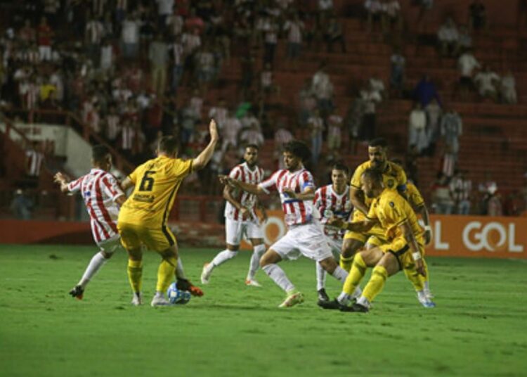 Náutico perde para o líder Amazonas dentro dos Aflitos