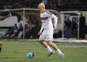 Com gols de Galego, Yan Oliveira e Miülen, Santa vence e assume liderança