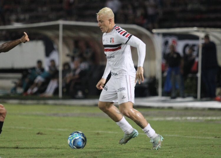 Com gols de Galego, Yan Oliveira e Miülen, Santa vence e assume liderança