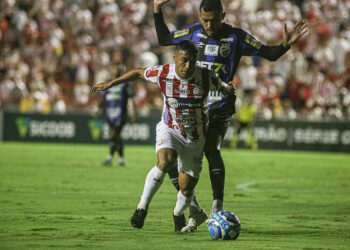 Paul Villero volta a ser destaque contra o Altos e vem realizando trabalhos à parte no Náutico visando marcar gols