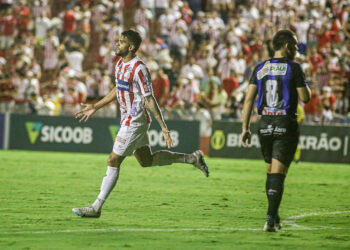 Berguinho ressalta importância de pontuar fora de casa e explica motivo de substituição após marcar primeiro gol pelo Náutico