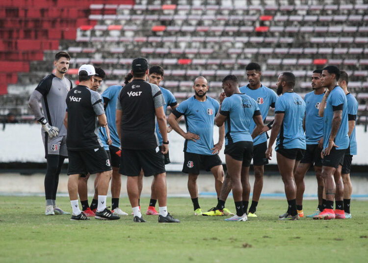 Santa Cruz viaja para Sousa na Paraíba visando a preparação do jogo contra o Iguatu