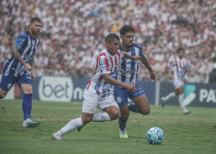 Em tarde inspirada de Dalberson, Náutico fica no 0x0 com o CSA