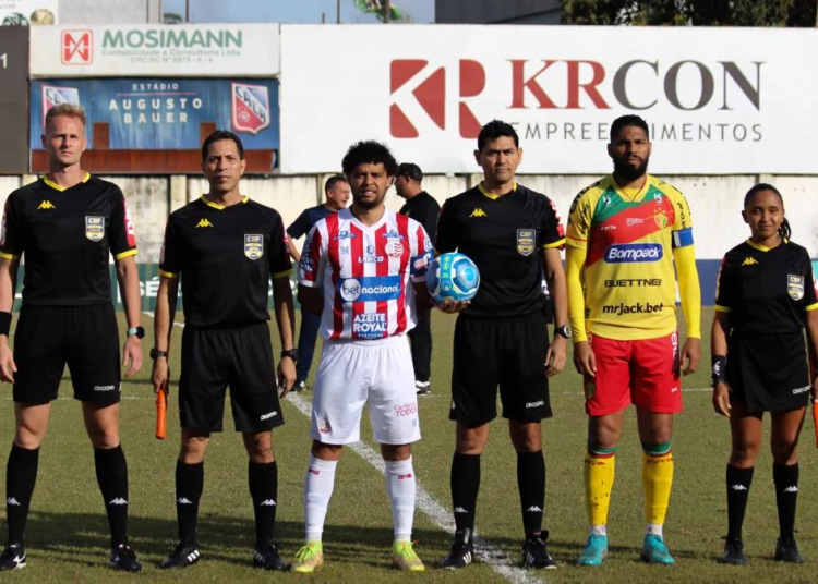 Náutico fica duas vezes à frente do placar, mas cede empate ao Brusque