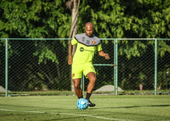 Ronaldo Henrique não viaja para Florianópolis e desfalca o Sport contra o Avaí