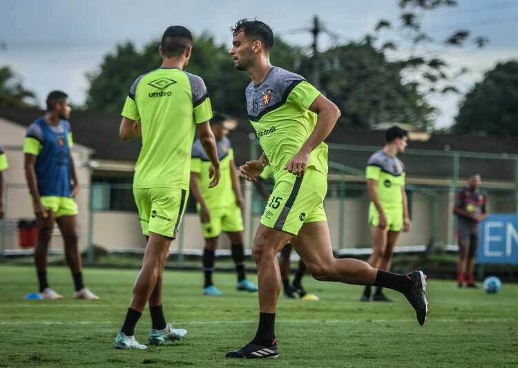 Sport viaja reforçado para jogo contra o Avaí