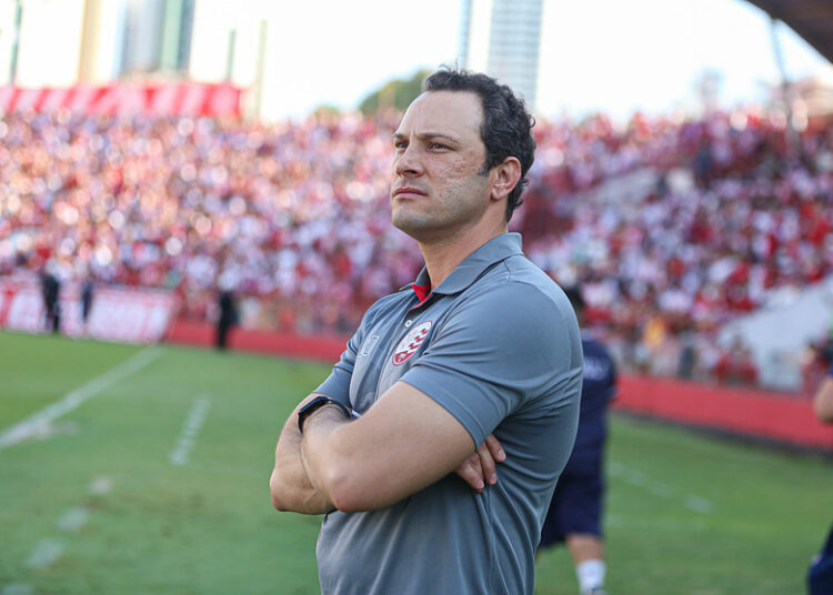 Náutico: Rescisão do treinador Bruno Pivetti é oficializada