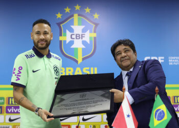 Brasil goleia Bolívia e Neymar bate recorde de gols pela Seleção