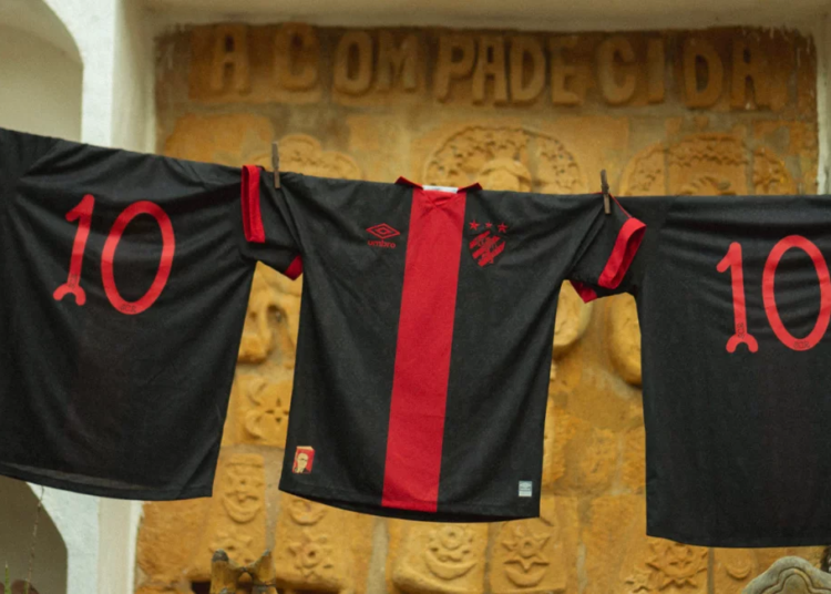 Sport: Camisa em homenagem a Ariano Suassuna bate recorde de vendas em parceria com a Umbro